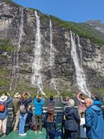 Fährschiff auf dem Geirangerfjord - Wasserfälle 