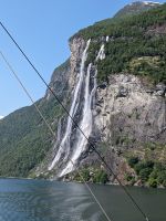 Fährschiff auf dem Geirangerfjord - Brautschleier-Wasserfall