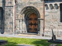 romanisches Portal der Marienkirche in Bryggen