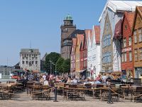 Hanseviertel Bryggen mit Blick zum 
