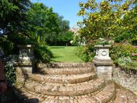 … und wirkt mehr wie ein französischer Garten.