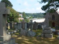 Wo ihr am Strand spielt und euch sonnt, da saßen wir auch einmal.
