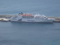 unser Schiff im Hafen von Porto Santo