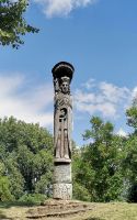 Statue des Vytautas in Trakai vor der Wasserburg