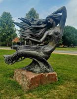 Eine Meerjungfrau steht im Hafen von Nida, Kurische Nehrung