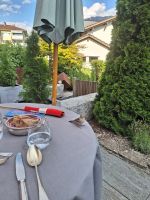 109 Interlaken - frecher Spatz im Hotel zum Abendessen