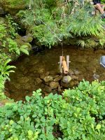 Der Zeit Brunnen im japanischen Garten