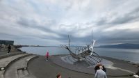 Rundreise Island - Spaziergang in Reykjavik mit Solfar, das Sonnenschiff