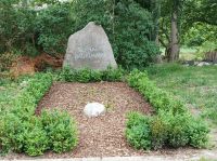 Kloster, Insel Friedhof, Grab von Gerhart Hauptmann