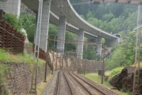 Über uns die Autobahn