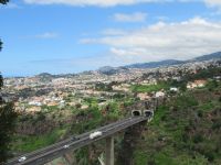 Die Brücke und Tunnel nach Funchal