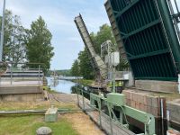 Eine Zugbrücke für die Straße – und eine für die Bahn!