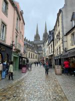 Quimper: Rue du Frout mit Blick auf die Kathedrale