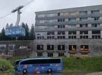 Schwägalp mit Reisebus, Hotel und Bergbahn-Kabine