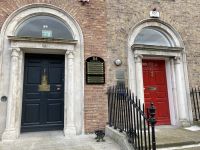 1. Reisetag – Stadtrundfahrt in Dublin – Doors of Dublin am Merrion Square