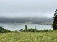 Blick auf den Kratersee Lagoa Azul