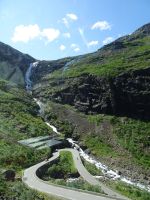 ... Wasserfall vom Bus aus...