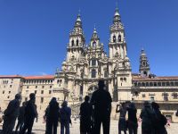 Staunend vor der Kathedrale - Eberhardt Reisegruppe Nordspanien