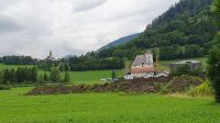 Blick zum Schloss Moos und zur Kirche Flains