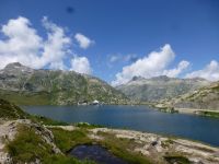 Der Stausee hat das frühere Hospiz, was es gab, verschluckt.