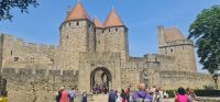 Touristen in Carcassone.jpg