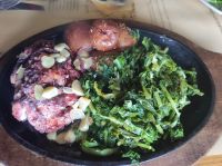 Oktopus mit Kartoffeln und Spinat