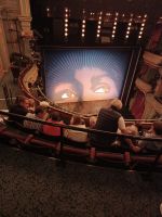 im Theater vor dem Musical Tina