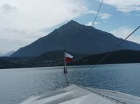 Thunersee, der Niesen im Hintergrund derNiesen