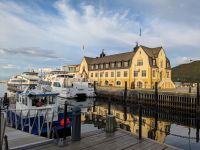 Harstadt, Hafen mit altem Hafenamt