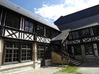 Tag 10 14.08.2023 Stadtführung in Rouen. Aître de St. Maclou