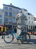 Statue: Marktfrau am Marktplatz in Maastricht