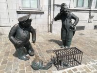Joe und Frank (Djoseph et Françwès) - Statue, die Langsamkeit und Bequemlichkeit der Stadtbewohner von Namur symbolisch beschreibt