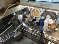 Besichtigung der Produktionsräume in der Sirup-Waffeln-Bäckerei in Gouda