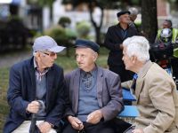 Männerdiskussionsrunde, Pogradec