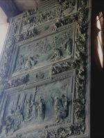 Prachtvolle Bronzetür zum Dom