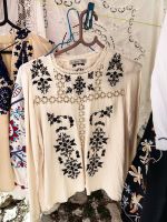 Bestickte Bluse, Berat