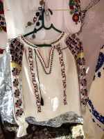 Bestickte Bluse, Berat