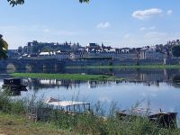 Blick vom linken Loire-Ufer auf Blois