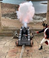 Ein echter Kanonenschuss auf Elizabeth Castle - Foto Wolfgang Z.