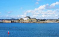Fährüberfahrt von Jersey nach Guernsey - vorbei am Elizabeth Castle