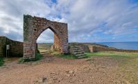 Die Ruinen von Grosnez Castle an der Nordwestspitze von Jersey