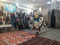 Atelierbesuch für Batik und Seidenstoffbemalung von Valentina Romamenko, Samarkand