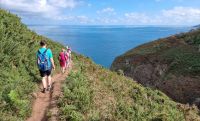 Abstiege und Anstiege an den Buchten der Nordküste