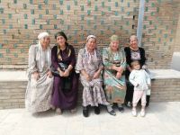 usbekische Frauen in mehreren Generationen, Samarkand