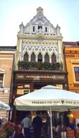 Hausfassade eines Cafés in Brasov