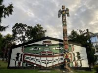 16. Reisetag – Von Tofino nach Victoria – Stadtrundfahrt/-spaziergang in Victoria – Langhaus der First Nations