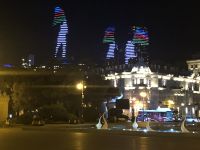 Flame Tower bei Nacht 2