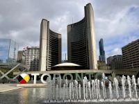 6. Reisetag – Stadtrundfahrt in Toronto – Fotostopp am Rathaus