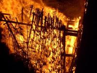 ... wie jedes Jahr das schönste Osterfeuer der Familie Bangert