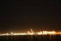 Brückenhochlassen bei Nacht